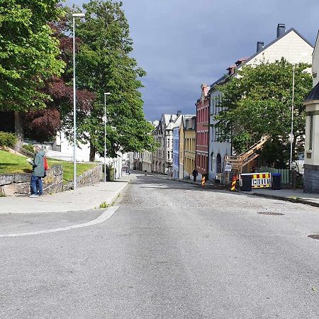 Near Brosundet, Newly Refurnished, Free Street Parking Apartment Ålesund Exterior foto