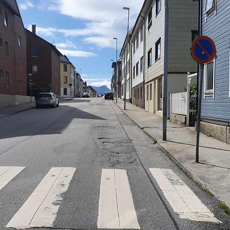 Near Brosundet, Newly Refurnished, Free Street Parking Apartment Ålesund Exterior foto