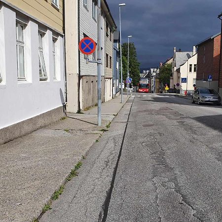 Near Brosundet, Newly Refurnished, Free Street Parking Apartment Ålesund Exterior foto