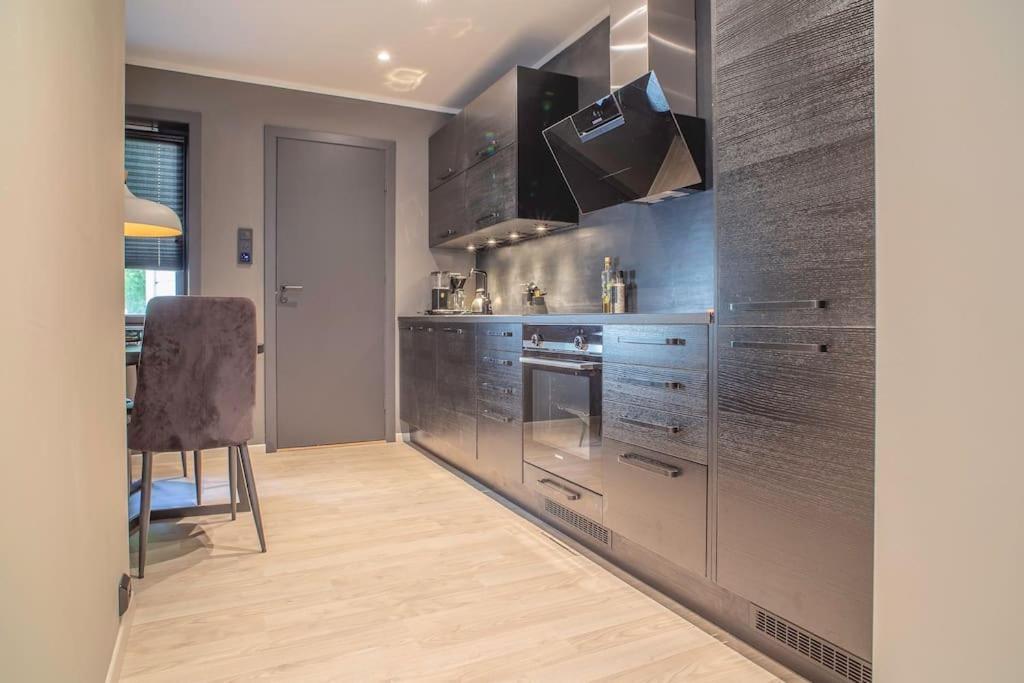 Near Brosundet, Newly Refurnished, Free Street Parking Apartment Ålesund Exterior foto