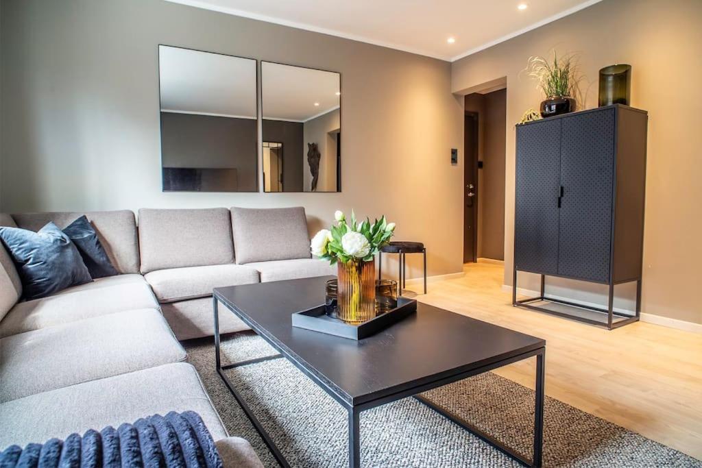Near Brosundet, Newly Refurnished, Free Street Parking Apartment Ålesund Exterior foto