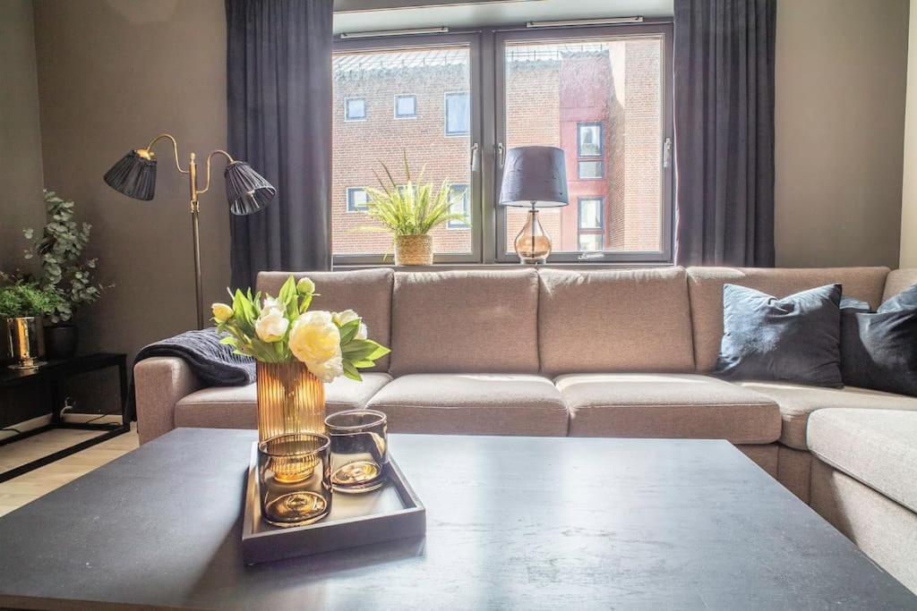 Near Brosundet, Newly Refurnished, Free Street Parking Apartment Ålesund Exterior foto