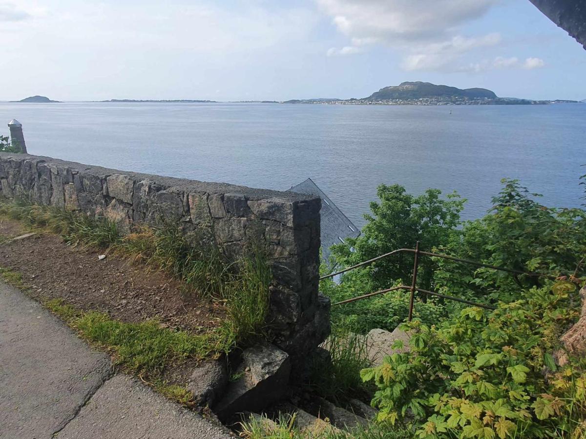 Near Brosundet, Newly Refurnished, Free Street Parking Apartment Ålesund Exterior foto